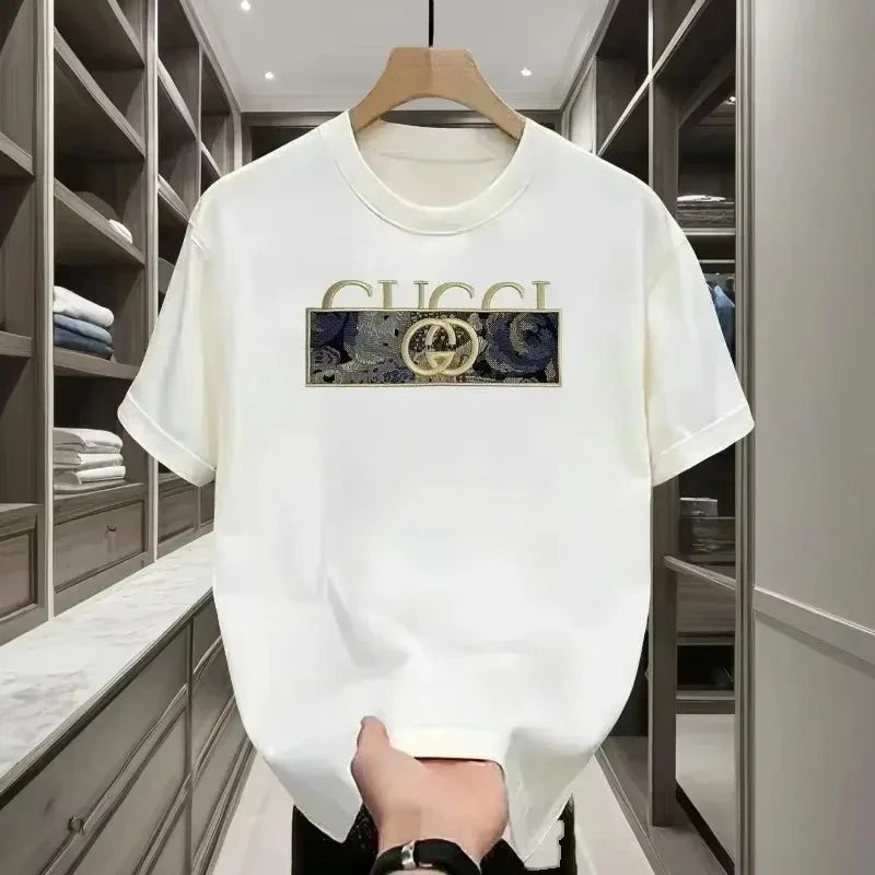 New short-sleeved T-shirt made of 100% pure cotton, suitable for both men and women. It is a summer style, loose and casual.