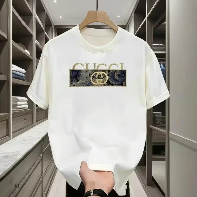 New short-sleeved T-shirt made of 100% pure cotton, suitable for both men and women. It is a summer style, loose and casual.