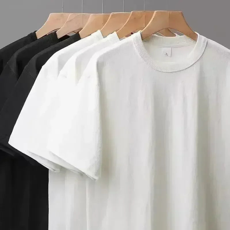 New short-sleeved T-shirt made of 100% pure cotton, suitable for both men and women. It is a summer style, loose and casual.